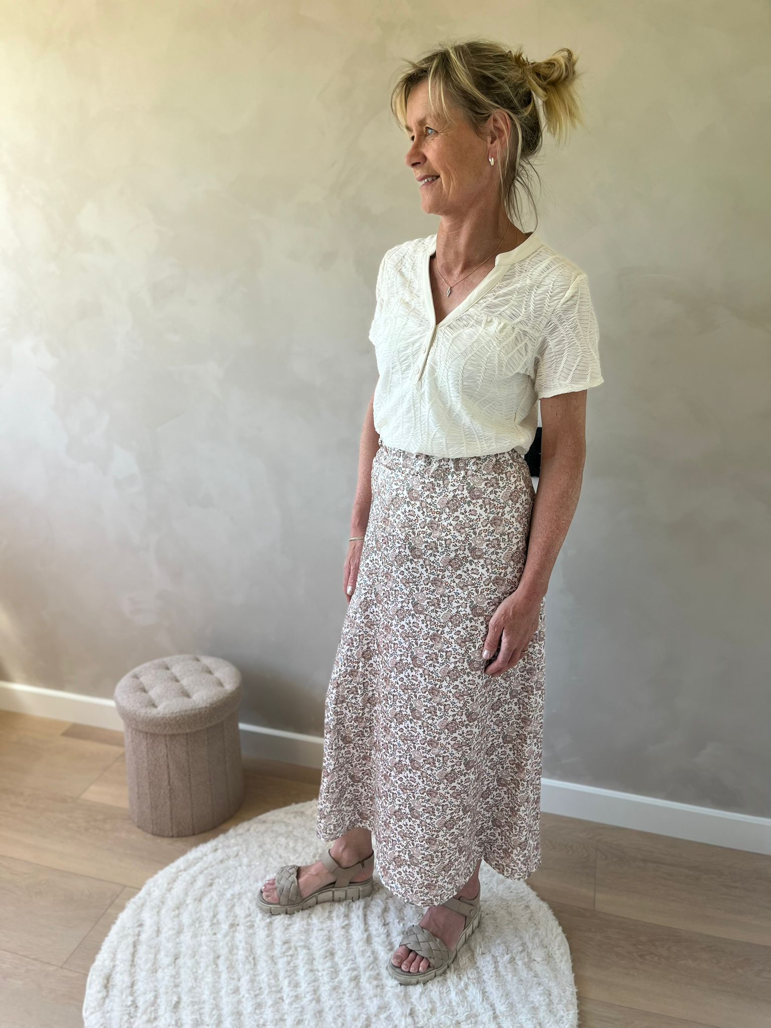 Bloemetjes rok beige