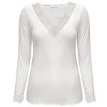 Triple Nine travel top lou lou offwhite