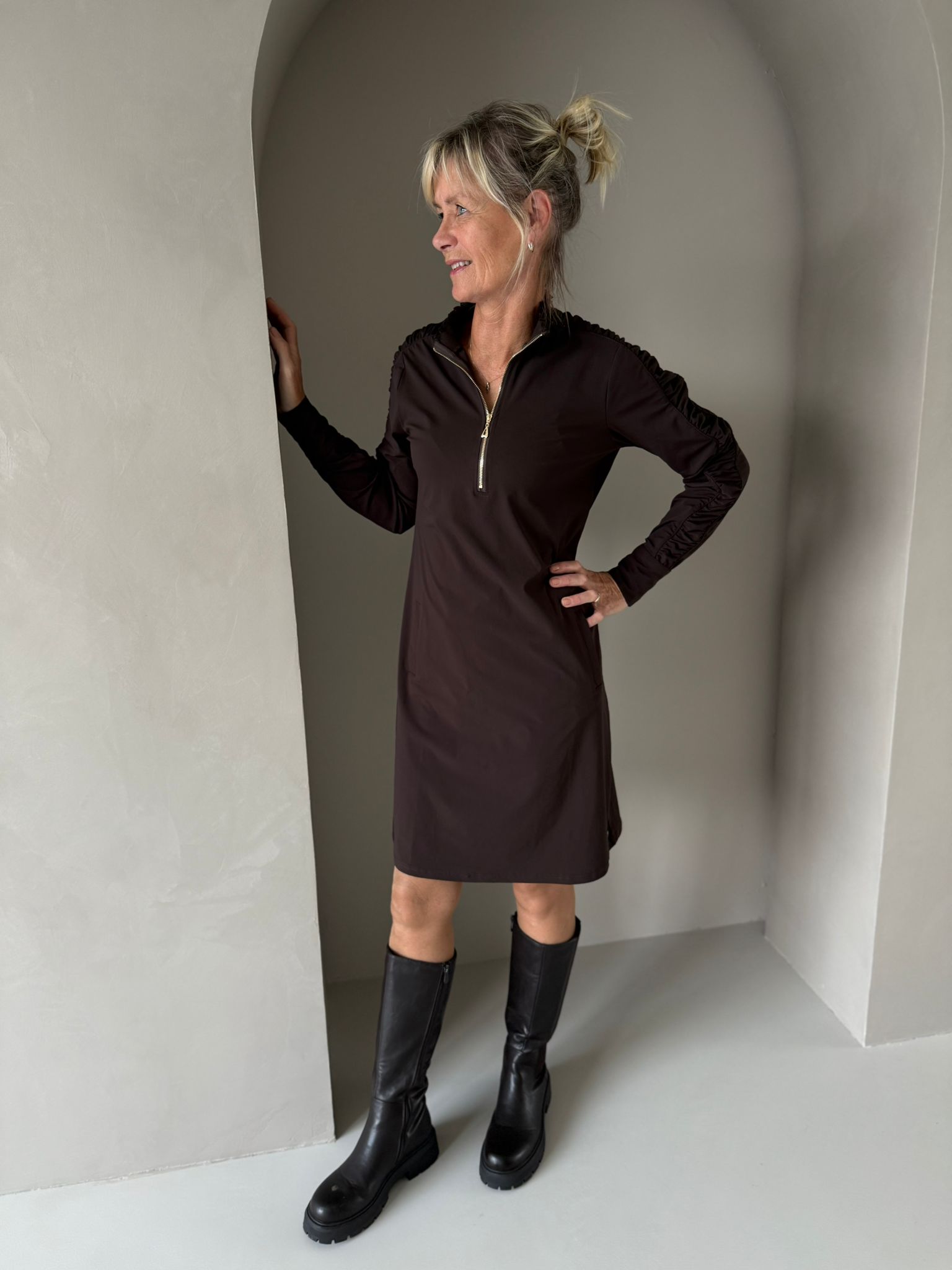 Triple Nine travel jurk rits bruin