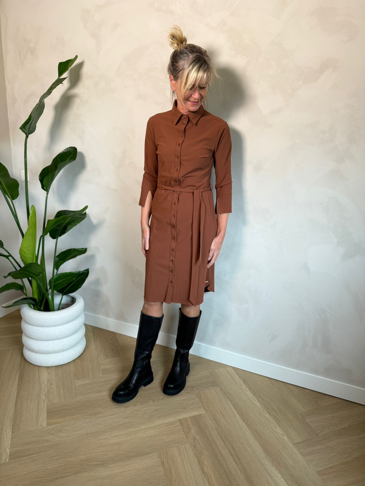 Mi Piace travel jurk drie kwart mouw camel incl. strikkoord hals